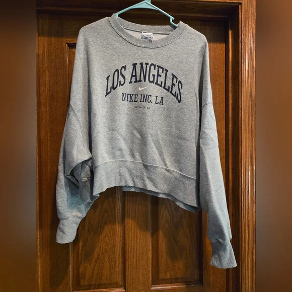 Nike Women's Cropped, Size Medium, Gray Los Angeles Sweatshirt, NIKE INC LA - Picture 2 of 10